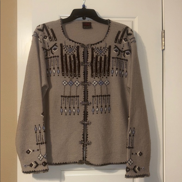 VRIKKE Norwegian Design by IRENE HAUGLAND 100% wool Sweater - Picture 1 of 6